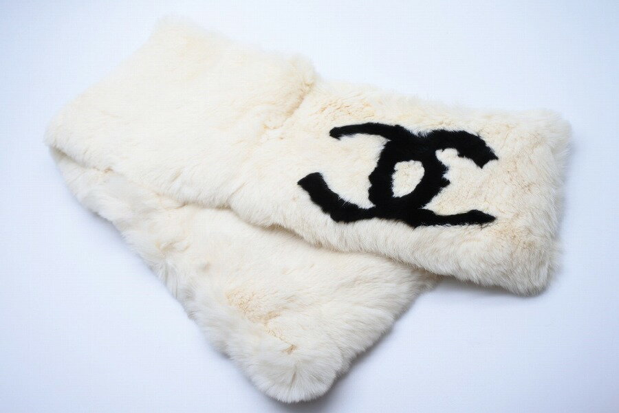 [USED/中古]CHANEL シャネル マフラー・ショール デカココマーク ラパン マフラー ホワイト Aランク【中古】のサムネイル