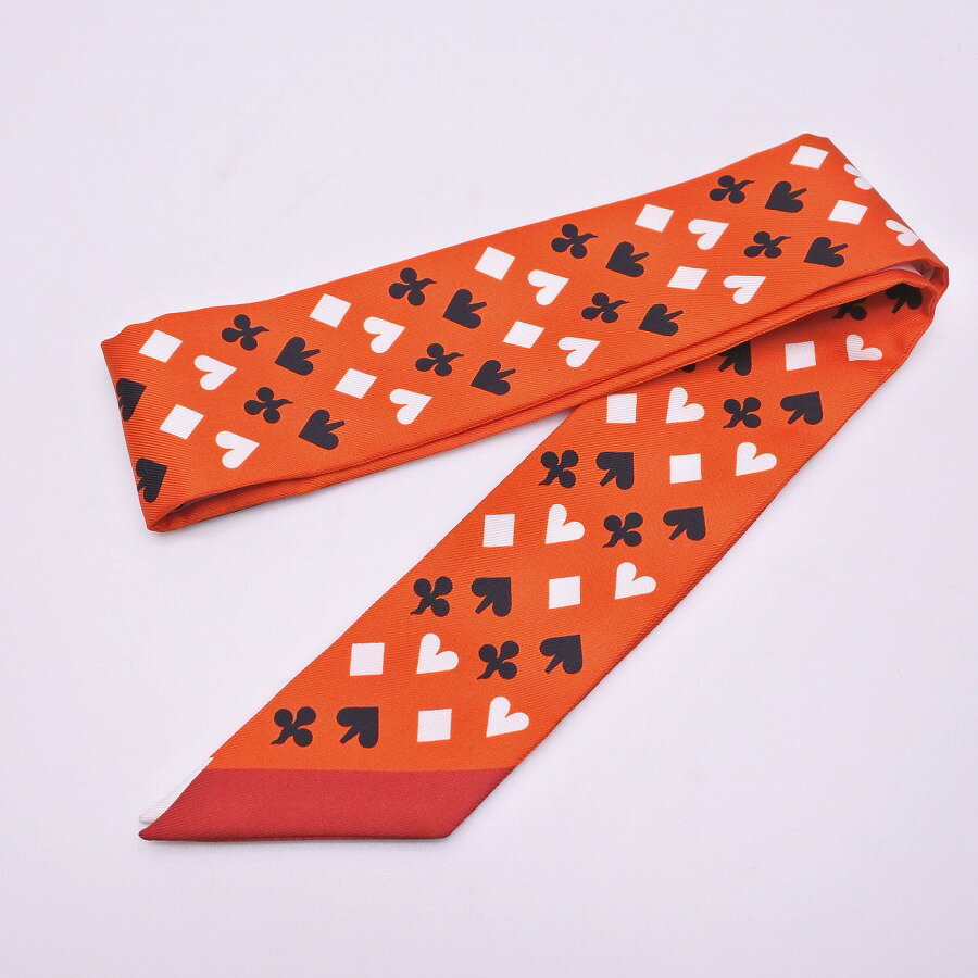 [USED/中古]HERMES エルメス スカーフ 【美品】ツイリー トランプ柄 レッド Jeu de Cartes オレンジ×ホワイト シルク Aランク【中古】