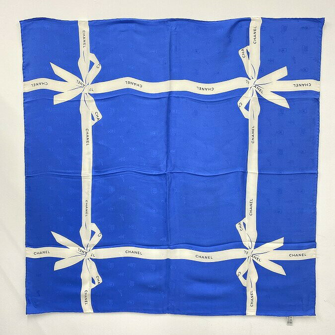 [USED/中古]CHANEL シャネル スカーフ ヴィンテージ ホワイトリボン パッケージ柄 香水瓶 ココマーク バッグ ハイヒール 透かし柄 透かし織り ブルー ホワイト シルク B（目立った傷や汚れなし）ランク 中古 ai-tdc-020706のサムネイル