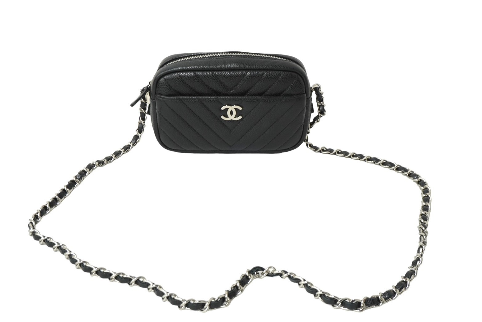 新品同様 CHANEL シャネル ミニカメラバッグ チェーンショルダーバッグ Vステッチ 26番台 ブラック キャビアスキン シルバー金具 中古 64761のサムネイル