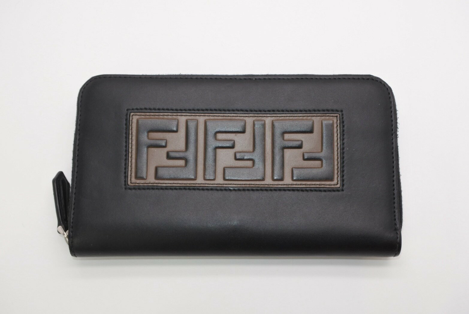 FENDI フェンディ FFロゴ ラウンドジップ 長財布 レザーウォレット レザー ブラック ブラウン シルバー金具 美品 中古 4b013235