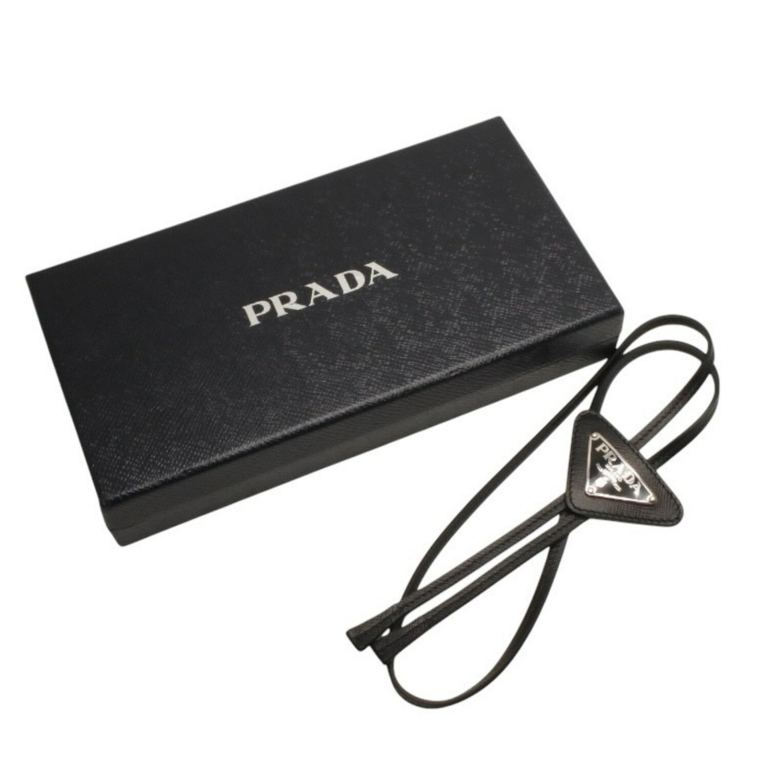 PRADA - 新品未使用 PRADA プラダ ネクタイ ボロタイ サフィアーノ レザー 牛革 ロゴ トライアングルロゴ 2IC027 ブラック 黒 中古 4a001054