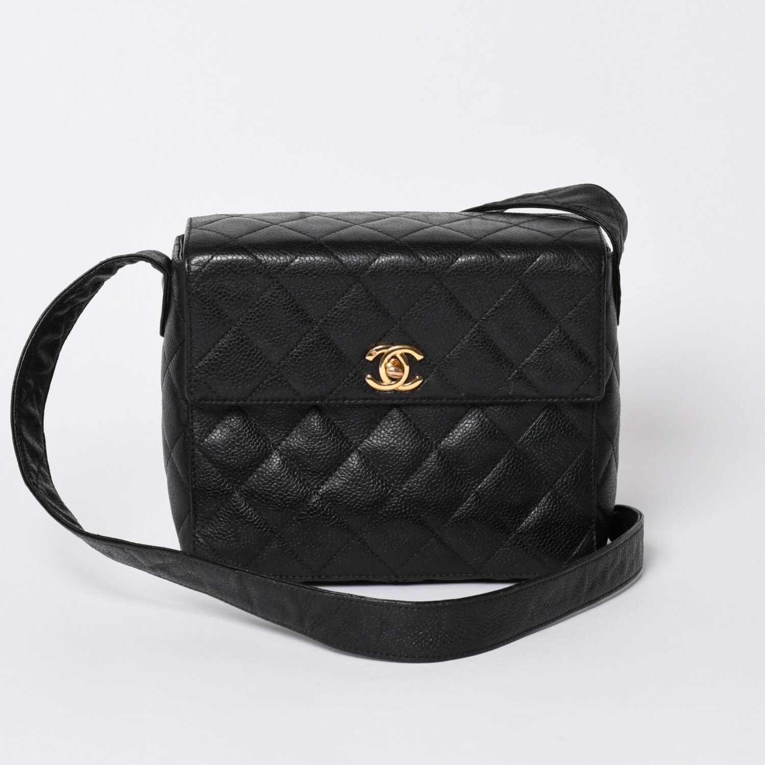 Rakuten - CHANEL シャネル ショルダーバッグ 4番台 ココマーク キャビアスキン ブラック キルティング ゴールド金具 イタリア製 美品 中古 4a001441