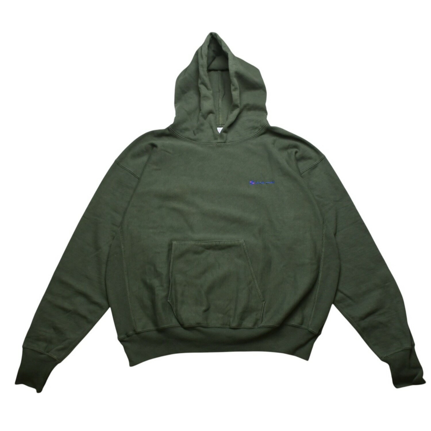 商品詳細 【商品名】 極美品 SAINT Mxxxxxx セントマイケル セットアップ LOGO HOODIE SWEAT PANTS GREEN グリーン 2023AW パーカー パンツ SW ヴィンテージ加工 中古 4a002604 【ブランド】 セントマイケル【アイテム】 セットアップ【カラー】 グリーン【素材】 コットン x 89％、ポリエステル x 8％/レーヨン x 3％【型番】 HD:SM-A23-0000-029、PT:SM-A23-0000-035 【生産国】 日本 【サイズ】 表記サイズ：HD:L、PT:M総丈：約108cm肩幅：約66cm着丈：約70cm身幅：約68.5cmウエスト：約37cm股上：約35cm股下：約75cmワタリ幅：約27.5cm裾幅：約10cm袖丈：約86cm 【付属品】 ・なし 【商品の説明】 セントマイケルのセットアップになります。 パーカーはLサイズ、パンツはMサイズです。 左胸、左腿部分に施されたブルーのロゴ刺繍がアクセント。 ハイレベルなヴィンテージ加工が施され、味わい深いフェード感あるグリーンカラーです。 【商品の状態】 A：中古品。数回使用程度の良い状態。 【コンディション詳細】 こちらは極美品になります。 全体的に臭い、ヨレ感、毛羽立ちあり。 パーカーリブ、パンツリブに小さい毛玉あり。 パーカー左袖口ステッチに若干のほつれあり。 【コンディション（状態ランク）】 A 【取扱店舗】 CASANOVA VINTAGE 銀座店 PICK UP BRAND BALENCIAGA BOTTEGA VENETA BURBERRY Cartier CELINE CHANEL Chrome Hearts DOLCE&GABBANA Dior FENDI Goyard GUCCI HERMES LOEWE LOUIS VUITTON MIU MIU PRADA Salvatore Ferragamo Tiffany & Co. VERSACE商品詳細 商品名 極美品 SAINT Mxxxxxx セントマイケル セットアップ LOGO HOODIE SWEAT PANTS GREEN グリーン 2023AW パーカー パンツ SW ヴィンテージ加工 中古 4a002604 アイテム セットアップ カラー グリーン 素材 コットン ポリエステル レーヨン 型番 HD:SM-A23-0000-029、PT:SM-A23-0000-035 生産国 日本 サイズ 表記サイズ：HD:L、PT:M総丈：約108cm肩幅：約66cm着丈：約70cm身幅：約68.5cmウエスト：約37cm股上：約35cm股下：約75cmワタリ幅：約27.5cm裾幅：約10cm袖丈：約86cm 付属品 なし 商品の説明 セントマイケルのセットアップになります。 パーカーはLサイズ、パンツはMサイズです。 左胸、左腿部分に施されたブルーのロゴ刺繍がアクセント。 ハイレベルなヴィンテージ加工が施され、味わい深いフェード感あるグリーンカラーです。 商品の状態 A：中古品。数回使用程度の良い状態。こちらは極美品になります。 全体的に臭い、ヨレ感、毛羽立ちあり。 パーカーリブ、パンツリブに小さい毛玉あり。 パーカー左袖口ステッチに若干のほつれあり。 コンディション（状態ランク） 取扱店舗 CASANOVA VINTAGE 銀座店 PICK UP BRAND BALENCIAGA BOTTEGA VENETA BURBERRY Cartier CELINE CHANEL Chrome Hearts DOLCE&GABBANA Dior FENDI Goyard GUCCI HERMES LOEWE LOUIS VUITTON MIU MIU PRADA Salvatore Ferragamo Tiffany & Co. VERSACE