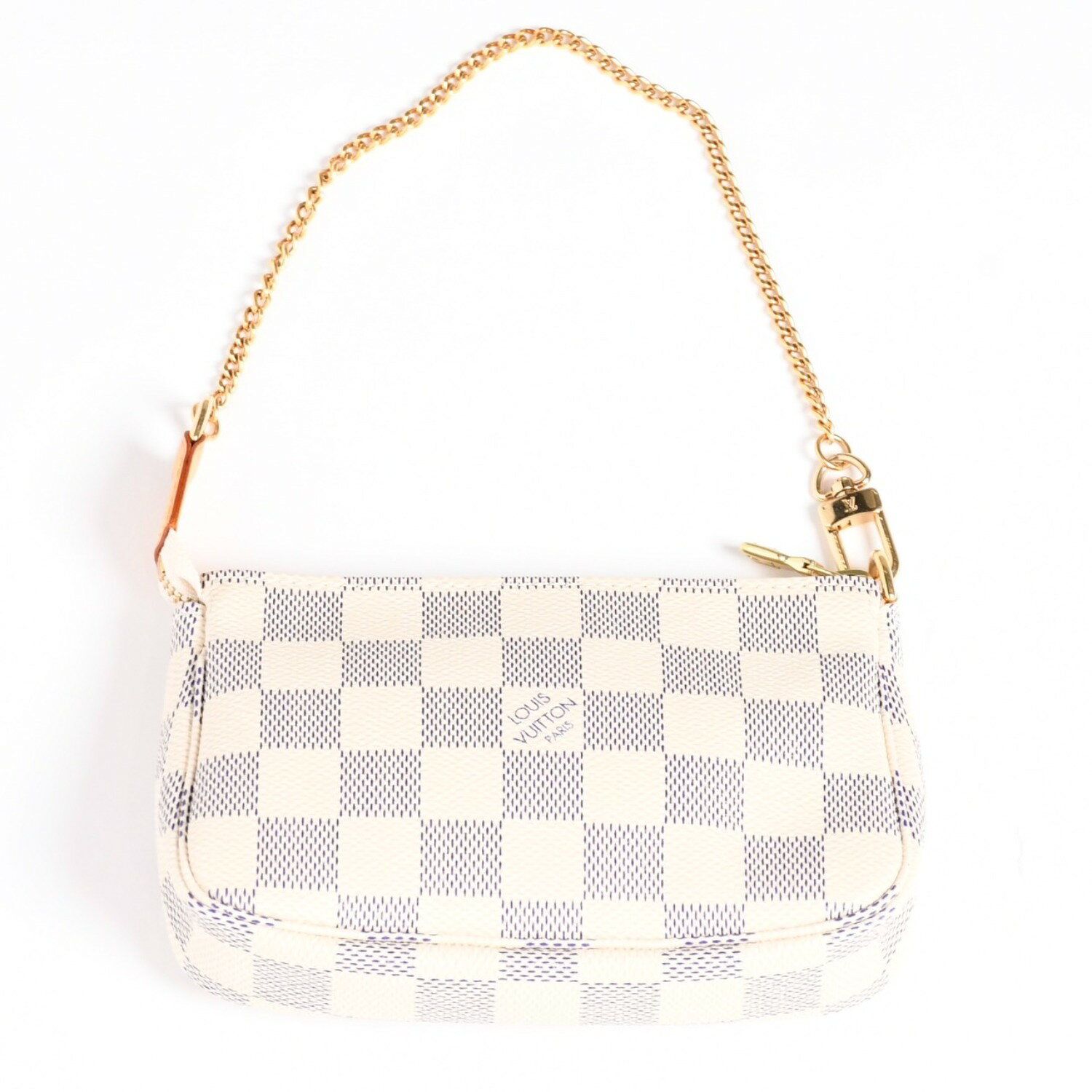 商品詳細 【商品名】 新品同様 LOUIS VUITTON ルイヴィトン ミニポシェットアクセソワール アクセサリーポーチ N58010 ダミエアズール ホワイト 中古 4a004210 【ブランド】 LOUIS VUITTON/ルイ・ヴィトン【アイテム】 アクセサリーポーチ【カラー】 ホワイト グレー【素材】 PVC、レザー【シリアル】 FL4007 【モデル】 ミニポシェット アクセソワール 【ライン】 ダミエ 【型番】 N58010 【金具】 ゴールド金具 【サイズ】 W約15.5cm x H約10cmx D約3cm 【仕様】 ・開閉式：ファスナー 【付属品】 ・なし 【商品の説明】 ルイヴィトン ミニポシェット アクセソワール アクセサリーポーチです。 アズールです。 スタイリッシュでエレガントなアイテムです。 【商品の状態】 A：中古品。数回使用程度の良い状態。 【コンディション詳細】 ヌメ革部分にわずかにスレ金具部分に多少の小傷あり。 その他特に使用感少なく新品同様です。 【コンディション（状態ランク）】 A 【取扱店舗】 CASANOVA VINTAGE 表参道店 PICK UP BRAND BALENCIAGA BOTTEGA VENETA BURBERRY Cartier CELINE CHANEL Chrome Hearts DOLCE&GABBANA Dior FENDI Goyard GUCCI HERMES LOEWE LOUIS VUITTON MIU MIU PRADA Salvatore Ferragamo Tiffany & Co. VERSACE商品詳細 商品名 新品同様 LOUIS VUITTON ルイヴィトン ミニポシェットアクセソワール アクセサリーポーチ N58010 ダミエアズール ホワイト 中古 4a004210 ブランド LOUIS VUITTON/ルイ・ヴィトン アイテム アクセサリーポーチ カラー ホワイト グレー 素材 PVC レザー シリアル FL4007 モデル ミニポシェット アクセソワール ライン ダミエ 型番 N58010 金具 ゴールド サイズ W約15.5cm x H約10cm x D約3cm表記サイズ： 仕様 開閉式：ファスナー 付属品 なし 商品の説明 ルイヴィトン ミニポシェット アクセソワール アクセサリーポーチです。 アズールです。 スタイリッシュでエレガントなアイテムです。 商品の状態 A：中古品。数回使用程度の良い状態。ヌメ革部分にわずかにスレ金具部分に多少の小傷あり。 その他特に使用感少なく新品同様です。 コンディション（状態ランク） 取扱店舗 CASANOVA VINTAGE 表参道店 PICK UP BRAND BALENCIAGA BOTTEGA VENETA BURBERRY Cartier CELINE CHANEL Chrome Hearts DOLCE&GABBANA Dior FENDI Goyard GUCCI HERMES LOEWE LOUIS VUITTON MIU MIU PRADA Salvatore Ferragamo Tiffany & Co. VERSACE