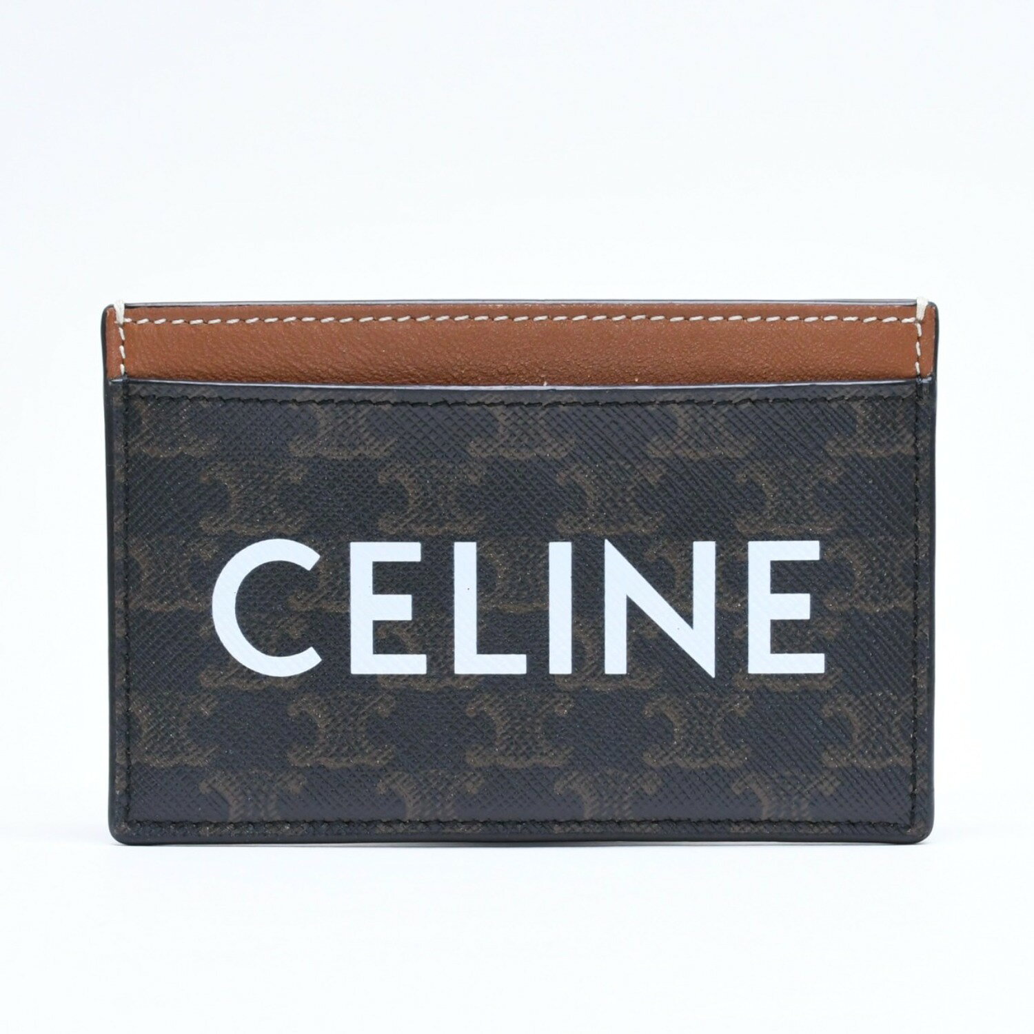 商品詳細 【商品名】 極美品 CELINE セリーヌ カードケース カードホルダー トリオンフキャンバス W-SD-4202 ブラウン ブラック 中古 4a006065 【ブランド】 CELINE/セリーヌ【アイテム】 カードケース【カラー】 ブラウン ブラック【型番】 W-SD-4202 【生産国】 イタリア製 【サイズ】 W約11cm x H約7.5cm 【付属品】 ・なし 【商品の説明】 セリーヌのトリオンフキャンバスを使用したコンパクトなカードケースです。 場所を問わず活躍してくれます。 この機会にぜひ。【商品の状態】 A：中古品。数回使用程度の良い状態。 【コンディション詳細】 茶色のレザーに小傷が少々見られます。 その他、目立った傷や汚れの少ないアイテムです。 【コンディション（状態ランク）】 A 【取扱店舗】 CASANOVA VINTAGE 表参道店 PICK UP BRAND BALENCIAGA BOTTEGA VENETA BURBERRY Cartier CELINE CHANEL Chrome Hearts DOLCE&GABBANA Dior FENDI Goyard GUCCI HERMES LOEWE LOUIS VUITTON MIU MIU PRADA Salvatore Ferragamo Tiffany & Co. VERSACE商品詳細 商品名 極美品 CELINE セリーヌ カードケース カードホルダー トリオンフキャンバス W-SD-4202 ブラウン ブラック 中古 4a006065 ブランド CELINE/セリーヌ アイテム カードケース カラー ブラウン ブラック 付属品 なし 商品の説明 セリーヌのトリオンフキャンバスを使用したコンパクトなカードケースです。 場所を問わず活躍してくれます。 この機会にぜひ。 商品の状態 A：中古品。数回使用程度の良い状態。茶色のレザーに小傷が少々見られます。 その他、目立った傷や汚れの少ないアイテムです。 コンディション（状態ランク） 取扱店舗 CASANOVA VINTAGE 表参道店 PICK UP BRAND BALENCIAGA BOTTEGA VENETA BURBERRY Cartier CELINE CHANEL Chrome Hearts DOLCE&GABBANA Dior FENDI Goyard GUCCI HERMES LOEWE LOUIS VUITTON MIU MIU PRADA Salvatore Ferragamo Tiffany & Co. VERSACE