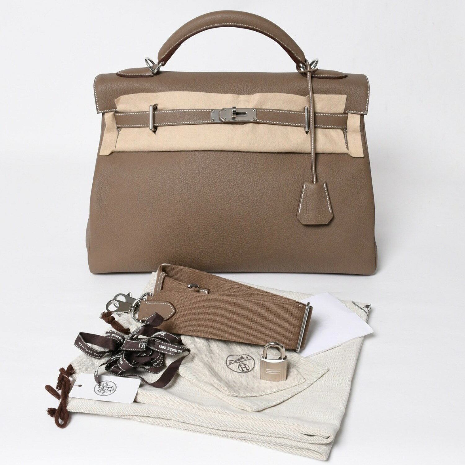 新品同様 HERMES エルメス Maxi Kelly 42 マキシケリー 42 ハンドバッグ W刻印 トゴ エトゥープSV金具 内縫い 中古 4a007854