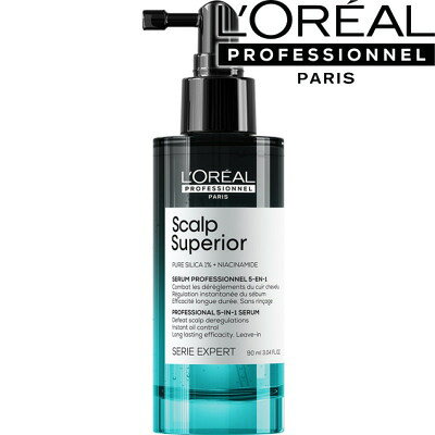 SCALP SUPERIOR 頭皮は皮膚ですが、はるかに複雑です。頭皮表面の皮脂酸化や微小なひび割れが多くの問題を引き起こす可能性があります。これは悪循環であり、ケアする必要があります。 頭皮環境に着目したヘアセラムは、ベタつき、ニオイ、汚れ、かゆみ、フケといった頭皮悩みにアプローチし、健やかな頭皮環境へと導きます。 How To Use&amp;Efficacy 使用方法と効果・効能 使用方法：1回量（10～15プッシュ）を直接頭皮に均一に吹きかける。（1プッシュ：0.3mL） 【2通りの使い方】 ドライ前に濡れた髪へ塗布したのち髪を乾かす 気になったときに乾いた頭皮に直接吹きかける 効果・効能： 頭皮の不快感にアプローチ 余分に分泌された皮脂を吸収し、頭皮環境を整え、健やかな状態を保つ ピュア シリカ*1とナイアシンアミド*2に加え、メントール*3を配合 メントール*3の爽快感で頭皮にリフレッシュ感を与えながら、ベタつき、ニオイ、汚れ、かゆみ、フケといった頭皮悩みにアプローチし、健やかな頭皮環境へと導く *1 シリル化シリカ *2 整肌成分 *3 すこやか成分 発売元：日本ロレアル株式会社