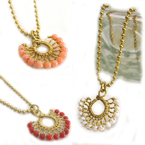 天然石と真鍮のネックレスコーラルピ...