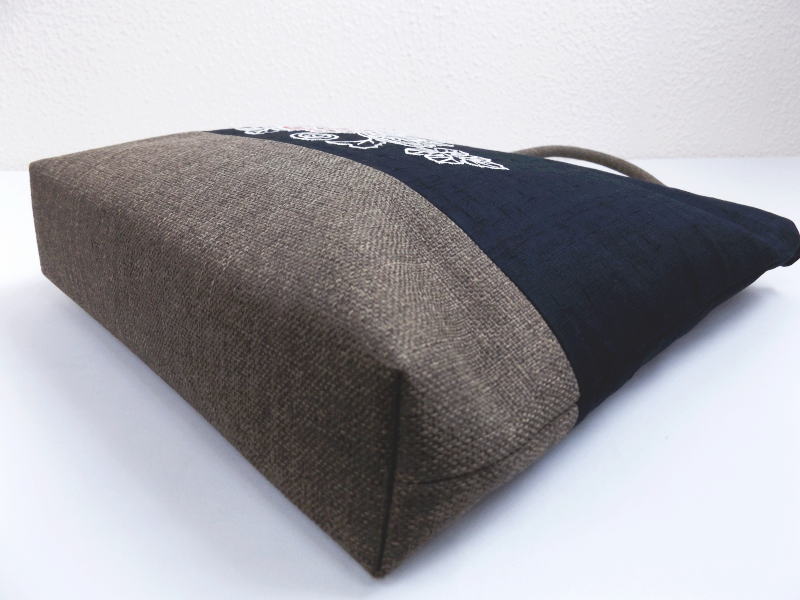 バッグ 和柄 刺繍 手提げ 黒地乱菊 縦型 和装 着物 お稽古事 洋服 女性用 レディース 黒色