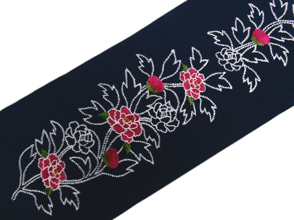 和さくら庵 最新きもの&和小物の半衿 半襟 刺繍 濃紺色地ワイン牡丹 日本製 振袖 成人式 卒業式 袴 着物 女性用 レディース 振袖用 訪問着 小紋 洗える着物 はかま きもの｜アングル3