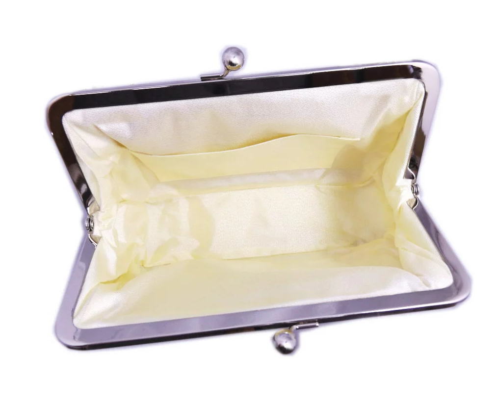 バッグ 桂由美 がま口 手提げ 赤白色地菊梅楓刺繍 振袖 成人式 卒業式 袴 はかま 着物 きもの 単品 ガマ口 小紋 洗える着物 振袖用 ハカマ 赤色 女性用 レディース