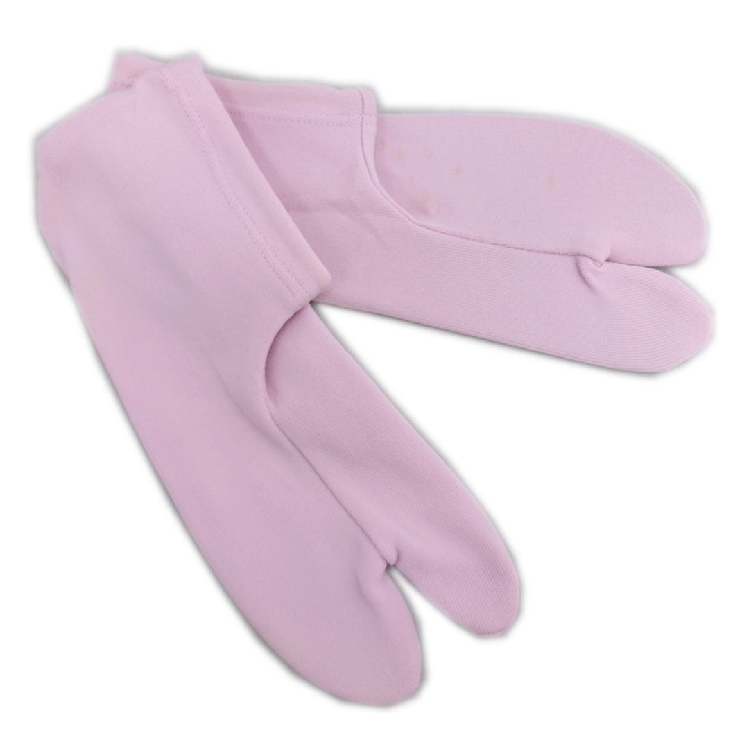 汚れ有（画像1・4参照）の為の特価です。 機能的な不足はございません。 洗える着物・小紋・紬等のカジュアル着物に。 着物にアクセント。足元もオシャレに。 カラー足袋でさりげなくオシャレに。 足元のお色が変わるだけで、着物の雰囲気が変わりますので より一層オシャレが楽しめます。 小紋・洗える着物・紬等のカジュアル着物を着た時に履く足袋です。 礼装用には白こはぜ付がお勧めです。 弾力・伸縮のよいストレッチタイプなので、 履き易く足にピッタリ。 やわらかい肌触りで履きやすいです。 口ゴムタイプなので簡単で楽。 コハゼがなく、靴下のようにサッと履ける足袋。 （サイズ）：フリー（約22〜24cm）・こはぜなし （素材）：ナイロン100％・日本製
