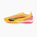 PUMA ULTRA ULTIMATE CAGE 品目：メンズサッカートレーニング シーズン：2024年春夏モデル 品番：107745 カラー：03 サンストリーム/プーマブラック/サンセットグロー アッパー：合成樹脂（ポリウレタン）/合成繊維 ミッドソール：合成樹脂（EVA） アウトソール：ゴム底 生産国：ベトナム アッパーに施されたPWRTAPEは、人体構造の観点から設計されており、切れのあるターンや切り返しを自然にサポートします。また、グリップ力を高めるマルチスタッズのゴム底で、サッカーのトレーニングやフットサルなどにおすすめの一足。 ローカット ロープロファイルマルチスタッズゴム底。 PWRTAPE：樹脂ベースで作られたプーマ独自のサポート素材。軽量、かつ柔軟性のある素材を圧着した補強パーツ。かかとの部分に配置することで、より最適なホールド感を実現 ぴったりとフィットするニットスリッポン仕様 ナノグリップテクノロジーを採用した取り外し可能な軽量ソックライナー レギュラーフィットからナローフィット