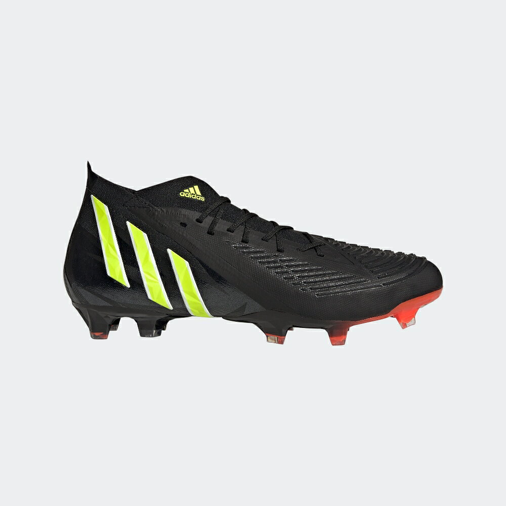 adidas PREDATOR EDGE.1 FG 品目：メンズサッカースパイク固定式 シーズン：2022年Q3モデル 品番：GW1032 カラー：コアブラック/チームソーラーイエロー/ソーラーレッド アッパー：合成皮革/合成繊維 アウトソール：合成樹脂 生産国：インドネシア 決定的な違いを生むコントロールを。アッパーを、ドリブル、パワー、スワーブ、コントロールの4つのゾーンに分類し、ラバーリブの加工を施すことでそれぞれの特徴に沿ったプレーをサポートする。また、パワーファセットを加えることで、前足部への重量比率を高め、力のあるキックにも貢献する。2ピースのプライムニットで構成されたミッドカットの履き口が、快適な足入れを実現。さらに、激しい動きの中でも安定感を高めてくれる。 レギュラーフィット シューレースクロージャー adidas PRIMEKNIT アッパー 2ピース構造のadidas PRIMEKNITの履き口 ゾーンスキンを採用したラバーコントロールゾーン 天然芝対応のアウトソール