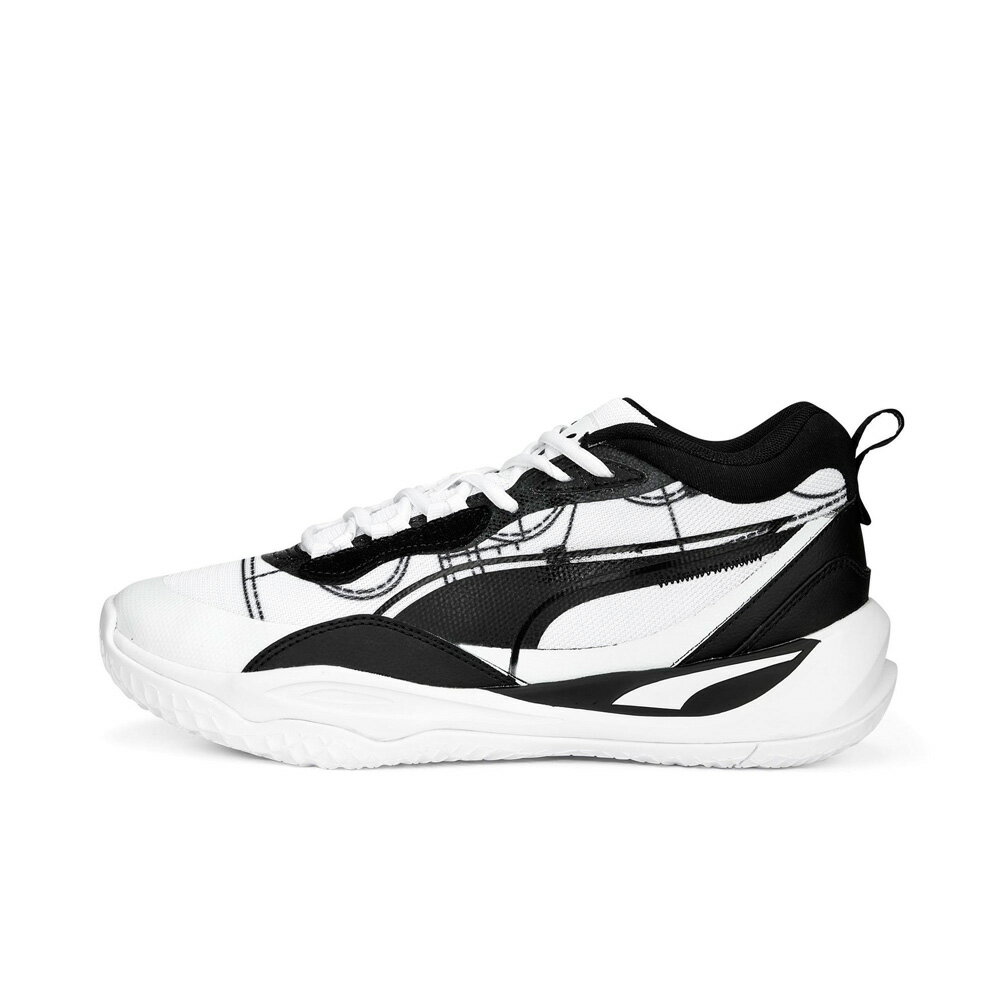 Puma Playmaker Pro Court Side 品目：メンズバスケットボールシューズ シーズン：2023年春夏モデル 品番：378324 カラー：01 プーマホワイト/プーマブラック アッパー：合成繊維/人工皮革/合成樹脂（ポリウレタン）/天然皮革 ミッドソール：合成樹脂（EVA樹脂） アウトソール：ゴム底 生産国：中国 ミッドソールにクッション性の高いプロフォーム搭載。足型は欧米向けのタイトでスリムなグローバルフィット採用。ウィズD相当。