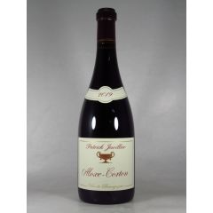 アロース・コルトンの畑はパトリック・ジャヴィリエ夫人の実家から。泥灰土が混じった粘土石灰質の土壌で、なかなか堅牢なスタイルのワインを生む。香りは赤い果実にブラックベリーやカシスといった黒い果実が混じった印象。チャーミング。原語表記：Patrick JAVILLIER Aloxe Corton[2019]ワイン生産地： フランス/ブルゴーニュ/アロースコルトン品種： ピノノワール100％容量： 750mlワイン分類： スティル ワイン色： 赤ワイン甘-辛： 辛口Wine Score:ワイン アドヴォケイト： -点ワイン スペクテイター： -点Awards： -