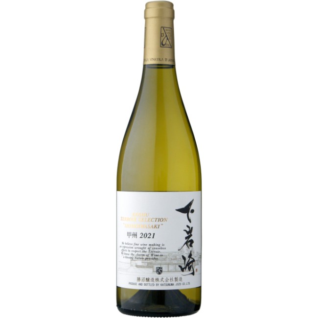 祝地区の中の下岩崎から収穫されたブドウのみで仕込むオーク樽熟成の甲州ワイン。リッチで力強い果実味と心地よい樽感が見事なまでに調和しています。土壌：火山灰 砂質オーク樽 オーク樽 11カ月（仏産、228L）原語表記：Katsunuma Jozo KOSHU TERROIR SELECTION SHIMOIWASAKI[2021]ワイン生産地： 日本/山梨品種： 甲州100％容量： 750mlワイン分類： スティル ワイン色： 白ワイン甘-辛： 辛口Wine Score:ワイン アドヴォケイト： -点ワイン スペクテイター： -点Awards： -