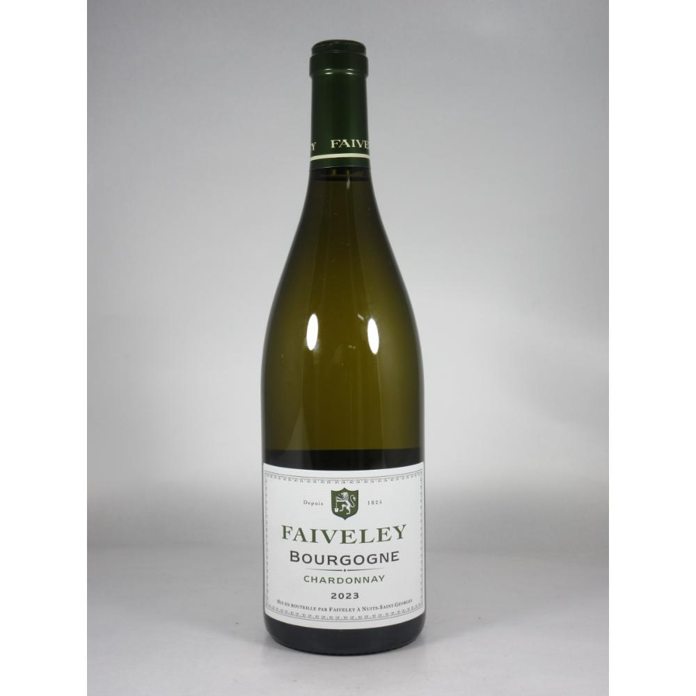 ブルゴーニュに140haを所有する大ドメーヌであるフェヴレがつくるベーシックワイン。透明感のある淡いイエロー。フレッシュなアタックから始まり、柑橘類、白い花、白桃、蜂蜜、ほんのりヘーゼルナッツ。ピュアな酸味と果実味、そしてミネラルが口の中に広がり、エレガントな余韻を残す。原語表記：FAIVELEY Bourgogne Chardonnay[2023]ワイン生産地： フランス/ブルゴーニュ品種： シャルドネ100％容量： 750mlワイン分類： スティル ワイン色： 白ワイン甘-辛： 辛口Wine Score:ワイン アドヴォケイト： -点ワイン スペクテイター： -点Awards： -