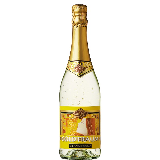 華やかなアロマと白桃を想わせるフルーティな味わいが特徴のドイツ産スパークリングワイン。金箔入りのゴージャスなワインは、ギフトやパーティーに最適です。シャルマ方式 ステンレスタンク原語表記：Peter Freimuth at Zell GOLDTRAUM Sparkling White[NV]ワイン生産地： ドイツ品種： トレッビアーノ50％、アイレン50％容量： 750mlワイン分類： スパークリング ワイン色： 白甘-辛： 辛口Wine Score:ワイン アドヴォケイト： -点ワイン スペクテイター： -点Awards： -