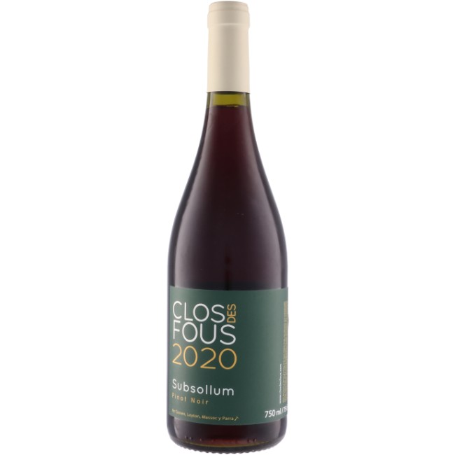 酸が高く整ったテクスチャーを持ちます。鮮度の高い鮮やかな赤 紫の果実を感じ、ハーバルな要素やアーシーさ、細かに溶け込んだタンニンが魅力です。土壌：粘土交じりの海洋石灰質ステンレスタンク（10％全房醗酵） セメントタンク 20ヵ月原語表記：Clos des Fous Pinot Noir Subsollum[2020]ワイン生産地： チリ/アコンカグア品種： ピノノワール100％容量： 750mlワイン分類： スティル ワイン色： 赤ワイン軽-重： 中口Wine Score:ワイン アドヴォケイト： -点ワイン スペクテイター： -点Awards： -