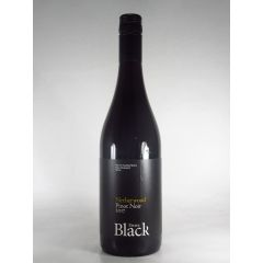 ネザーウッドでは70-100％を全房で醸造。濃縮味のある果実とストラクチュア。甘い果実の風味にスパイシーさも共存。原語表記：BLACK Estate Netherwood Pinot Noir[2017]ワイン生産地： ニュージーランド/カンタベリー品種： ピノノワール容量： 750mlワイン分類： スティル ワイン色： 赤ワイン甘-辛： 辛口Wine Score:ワイン アドヴォケイト： -点ワイン スペクテイター： -点Awards： -