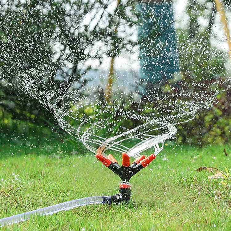 スプリンクラー 散水 360度回転可能 4点セット 自動回転スプリンクラー 芝生スプリ...