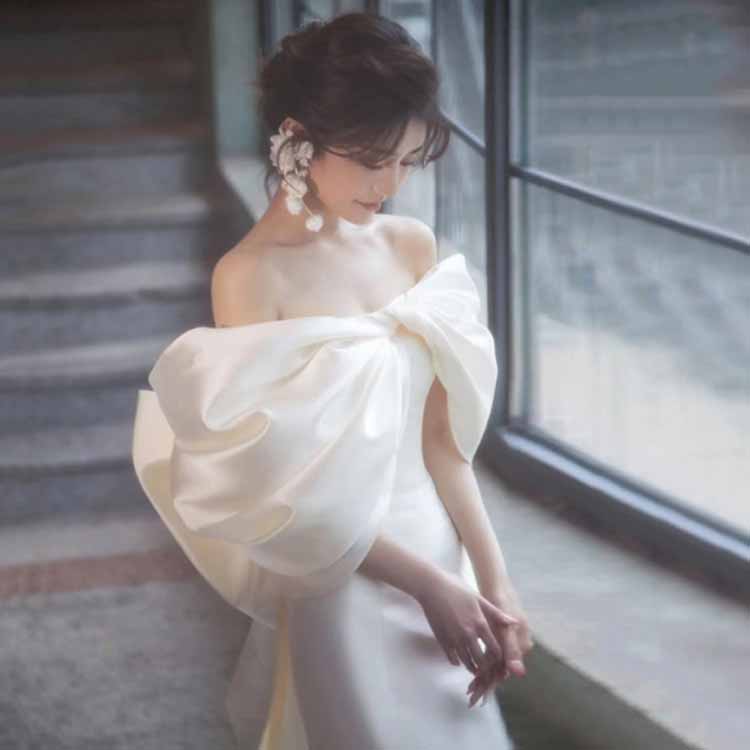 オフショルダー 大きめ 前後リボン ウェディングドレス 花嫁ドレス 白 春 ウエディ...