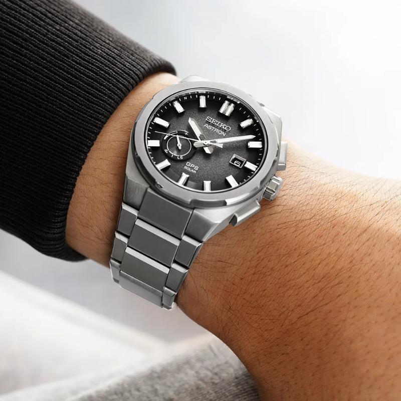 セイコー アストロンネクスター(NEXTER) SBXD025【SEIKOフェアクロス付き】ソーラーGPS衛星電波修正 3X62 コアショップ限定 メーカー3年保証【創業100年の時計店】正規品