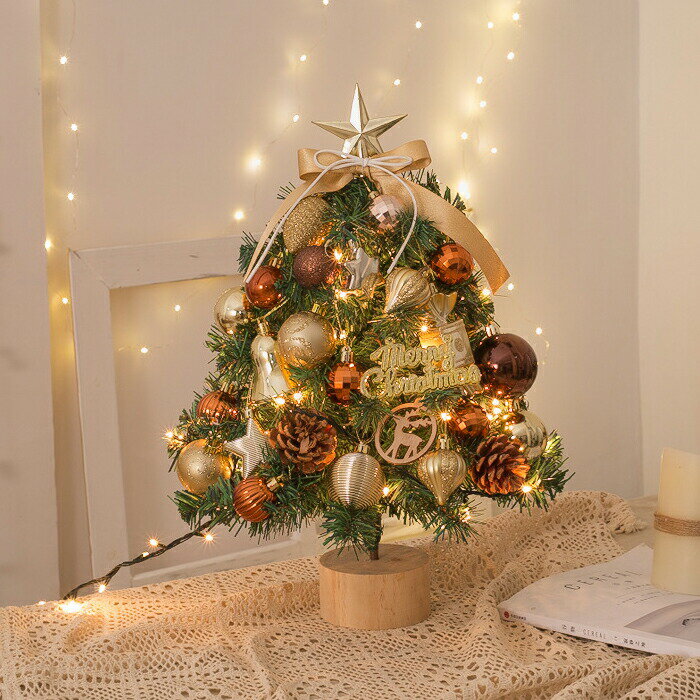 Rakuten - クリスマスツリー 卓上 45cm LEDイルミネーション 卓上 ミニツリー 松ぼっくり DIY 組み立て簡単 キラキラ 雰囲気満々 クリスマスデコレーション インテリア ライト 電飾 電池式 インスタ映え クリスマス パーティー 北欧 部屋 飾りつけ