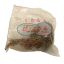 1)名称：冷蔵食品 2)原材料名：皮蛋 3)内容量：1個　　 4)賞味期限：開封後お早めにお召し上がりください　　 5)保存方法：開封後は密閉して暗所に保管　　皮蛋（ピータン）は、アヒルの卵を強いアルカリ性の条件で熟成させて製造する中国の食品。鶏卵やウズラの卵などでつくられる場合もある。高級品には白身の表面にアミノ酸の結晶による松の枝のような紋様がつくことから、松花蛋と呼ぶ（「花」は“紋様”を意味し、全体として「松の紋様の卵」の意）。前菜として、そのまま食べるだけではなく、食材として、皮蛋豆腐や皮蛋粥といった中華料理に使われることも多い。また、菓子の具としても使われることがある。☆召上り方まず、表面の泥を落とし、殻を外し、水洗いしてから適当に切ります。お好みによって醤油や胡麻油、酢醤油等につけてお召し上がりください。