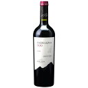 商品名：Andeluna Merlot 生産者名：アンデルーナ　セラーズ 容量：750ml 色：赤 飲み口：フルボディ 葡萄品種：メルロ、他 アルコール度数：14 国：アルゼンチン 生産地域：メンドーサ 熟成：フレンチオークとアメリカンオークで6ヶ月、瓶で6ヶ月以上熟成 発酵前に低温でプレマセラシオンを行います。天然酵母と選別酵母を使い、ステンレスタンクで26度前後に保ちながら発酵させ、その間、1日3回のポンピング　オーバーを行い、デレスタージュは1〜2回行ないます。熟成は、フレンチオークの樽で3ヶ月、その後、最低でも3ヶ月瓶で寝かせてからリリースします。濃いルビーレッド。ブラックベリーやカシスの黒い果実とブラックペッパーのスパイシーなアロマが、樽からくるコーヒーやチョコレート、スモークの香りと絶妙に混ざりあっています。全体のバランスが良く、甘く上品なタンニンが感じられます。「メルロがあったからアンデルーナを始めた。アルゼンチンはマルベックがイメージ勝ちしているが、メルロの味を知ればもっと売れる可能性がある」。 --------------------------------- 画像と異なる場合がございます。 当店では、現行ヴィンテージの販売となります。 ご指定のヴィンテージがある際は事前にご連絡ください。 不良品以外でのご返品はお承りできません。 商品数により送料が変更になる場合がございます。 ※送料が変更になる場合には当店より送料変更のメールをお送り致しておりますので、確認をお願い致します。