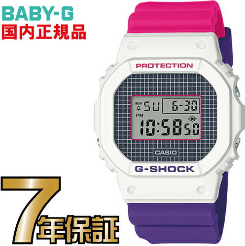 商品詳細 タフネスを追求し進化を続けるG-SHOCKとアクティブな女性のためのカジュアルウオッチBABY-Gから、BABY-Gの25周年スペシャルロゴカラーを纏ったNewモデル「Throwback 1990s」が登場。 ベースモデルにはスクエアフェイスのDW-5600を採用し、BABY-Gの25周年ロゴに使用された、ブルー・パープル・ピンクの配色でストリート感溢れるクールなデザインに仕上げました。また、フェイスには90年代のストリートカルチャーから着想を得た、ジオメトリックなパターンをデザイン。インパクトあるカラーリングと幾何学模様が着こなしのアクセントになります。 更に、ライトボタンを押すとG-SHOCKにはSHOCK RESISTのマークが浮かび上がる仕様です。 おそろいのデザインでペアとしても楽しめるNewモデルの登場です。 ケース・ベゼル材質： 樹脂 樹脂バンド 耐衝撃構造（ショックレジスト） 無機ガラス 20気圧防水 ストップウオッチ（1/100秒（00'00"00〜59'59"99）／1秒（1:00'00"〜23:59'59"）、24時間計、スプリット付き） タイマー（セット単位：1秒、最大セット：24時間、1秒単位で計測、オートリピート） マルチアラーム・時報 フルオートカレンダー 12/24時間制表示切替 ELバックライト（残照機能付き） 報音フラッシュ機能（アラーム／時報／タイマー連動発光） 精度：平均月差±15秒 電池寿命：約2年 サイズ（H×W×D） : 48.9×42.8×13.4mm 質量 : 53g