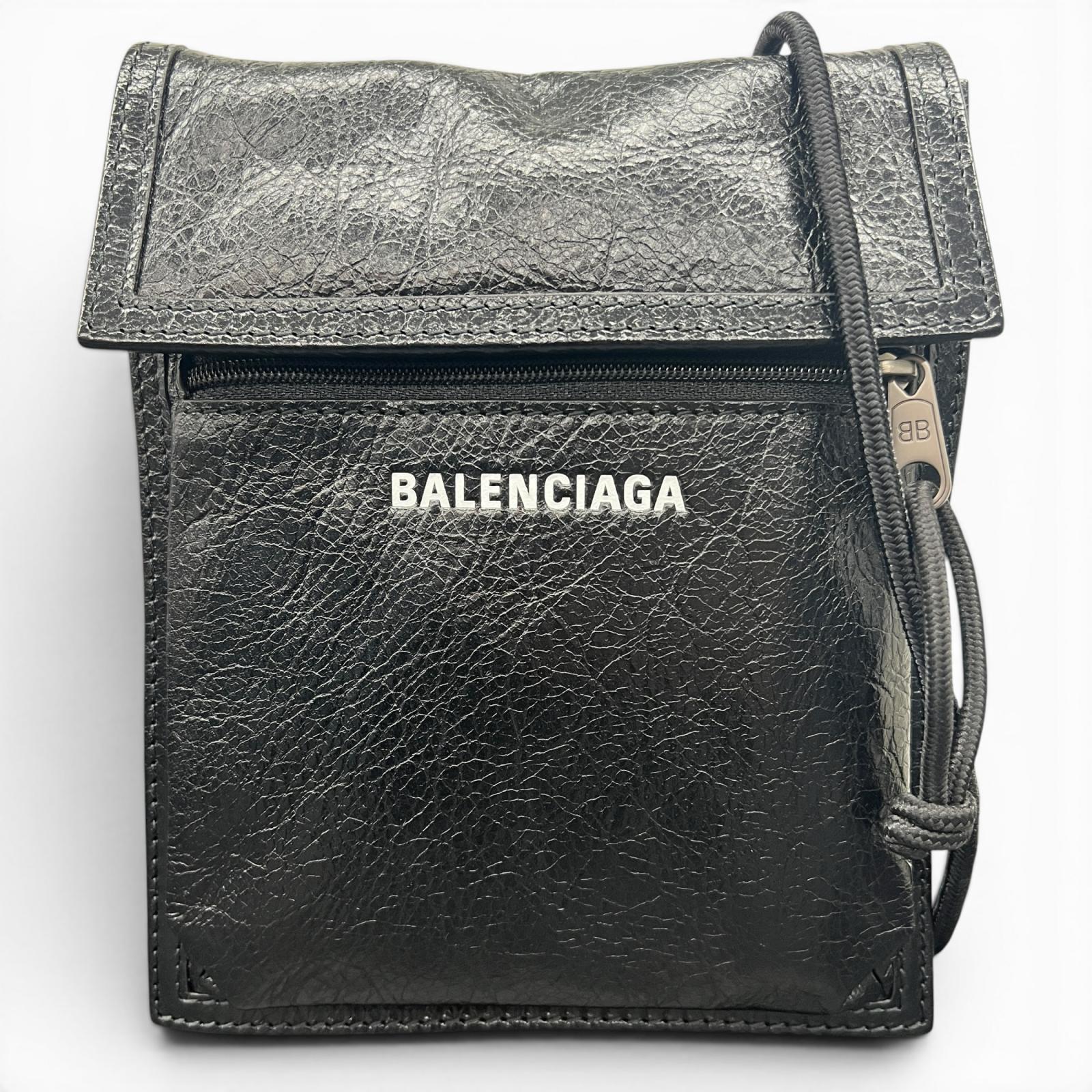 Rakuten - BALENCIAGA 極美品 バレンシアガ エクスプローラー ショルダーバッグ 532298 レザー ブラック ロゴ クロスボディ ポシェット サコッシュ Aランク 中古 鑑定済 バレンシアガバッグ