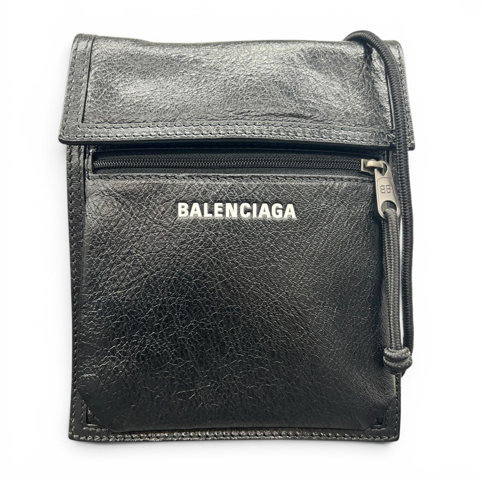 Rakuten - BALENCIAGA 極美品 バレンシアガ エクスプローラー ショルダーバッグ 532298 レザー ブラック ロゴ クロスボディ ポシェット サコッシュ Aランク 中古 鑑定済 バレンシアガバッグ