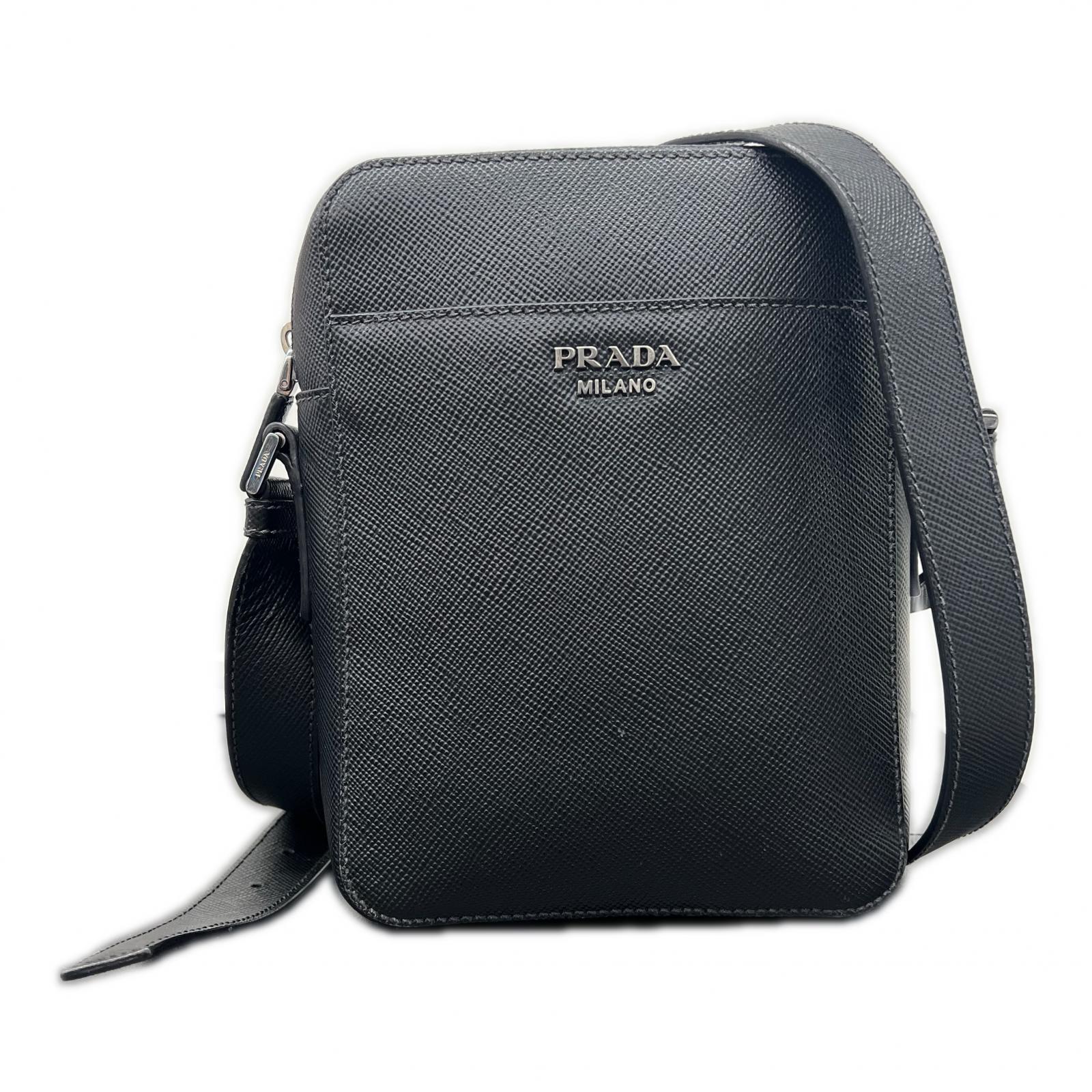 Rakuten - PRADA 美品 プラダ サフィアーノ レザー ショルダーバッグ 2VH040 ブラック ロゴ ロゴプレート クロスボディ メッセンジャー ABランク 鑑定済 中古 プラダバッグ