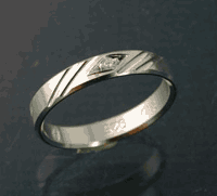 ダイヤ入りシルバーカットリング