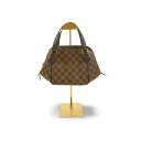 商品説明 ■ブランド：LOUIS VUITTON ルイ・ヴィトン ■商品名：N51173　ベレムPM　ダミエ　ハンドバッグ ■商品状態：中古 ■商品ランク：Aランク/かなり状態が良い ■シリアルナンバー：AR0016 ■製造年式：2006/0 ■サイズ：（約）W25×H19×D14 cm ■付属品：なし ■ブランド： ルイ・ヴィトン ■仕様：型番 N51173 モデル ベレム S/N AR0016 カラー ダミエ ■備考：LOUIS VUITTON（ルイ・ヴィトン）のベレム N51173は、洗練されたダミエ柄が特徴のレディースハンドバッグです。シンプルなデザインながら、上品でモダンな印象を与えるアイテムであり、日常使いから特別な場面まで幅広く活躍します ■在庫店舗：池袋本店 ■商品番号：723 Description ■Brand：LOUIS VUITTON ■Name：N51173 Belem PM Damier Handbag ■Condition：Used ■Rank：A rank/Near Mint ■S/N：AR0016 ■Year of manufacture：2006/0 ■Size：(Approx.) W25 x H19 x D14 cm ■Accessories：None ■brand： Louis Vuitton ■Specification：Model number N51173 model Belem S/N AR0016 Color Damier ■Remarks：LOUIS VUITTON's Belem N51173 is a women's handbag featuring a sophisticated Damier pattern. Although it has a simple design, it gives off an elegant and modern impression, and can be used in a wide range of situations, from everyday use to special occasions. ■Shop：Ikebukuro Main Store ■Item Number：23100599 この多言語商品説明は「RDX」で作成されています。