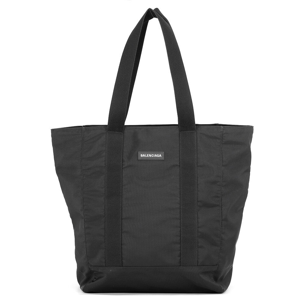バレンシアガ トートバッグ エクスプローラー ナイロン 567032 BALENCIAGA 黒 取扱店舗 倉庫在庫 店舗一覧 店舗一覧はこちら＞ 商品番号11400141 ランク中古A ブランドバレンシアガ 状態表面/保管癖、スレ、汚れ、糸つれ 内側/スレ 金具/スレ、変色におい/特記するにおいなし 型番567032 色 ブラック 素材 ナイロン 金具シルバー金具 サイズW33～49cm×H39cm×D16cm A4サイズまで対応 重量570g 仕様バッグ開閉口/ファスナー開閉 ファスナーポケット1 付属品 現品のみ 生産国イタリア 　　 　※腕時計の保証に関する注意事項 ◆当店保障の有無に関わらず、一部の腕時計においては正規店およびメーカーによる修理対応をお受けできない場合がございます。 その際は、当店提携の時計専門工房による修理にて対応させていただきます。 ◆当店が設けている保証期間後は有償修理となります。 ◆保証期間は商品ランクにより異なります。新品ランク・未使用ランクの場合、購入日より1年以内、それ以外のランクの場合、購入日より6ヶ月以内です。 ◆以下事項に関しましては保証期間内でも無償修理が受けられません。 ◆お客様による不注意や不適切な取扱による故障や損傷。 ◆ゼンマイ切れなどの故障。 ◆時計機械内部への水分などの侵入が原因となる故障や不具合。 ◆ケース、ベルト、風防、リューズなどの外装部の故障や損傷。 ◆地震、火災、水害、事故などによる故障や損傷。 ◆品質および機能上、許容範囲と当店が判断した視覚的現象。 ◆品質および機能に問題がないと当店および発売元メーカー、当店契約修理業者が判断した場合。 ◆お客様ご自身にて発売元やメーカーへの直接修理依頼をされた場合、その費用を当店に請求できません。 　　 ※ルイヴィトンに関する注意事項 ◆ルイヴィトンの取り組みにおいてNFC（ICチップ）の導入により、一部商品から製造番号の刻印がご確認できない場合がございますが、当店では正しい知識のあるバイヤーにて鑑定済みの商品を販売しておりますのでご安心ください。 ◆同じモデルの商品であっても、ルイヴィトンの仕様変更「マイナーチェンジ」により、ページ掲載の写真や仕様と異なる場合があります。 ◆新品ランクの状態でも多少の細かい傷（金具やパインピング等）がございます。（製造工程上やむを得ず細かなスレが生じると直営店から回答がありました。直営店で購入される場合でもこのような傷が見受けられることがあります。) ◆製造国は商品によって異なりますのでご指定いただけません。 ◆米国で製造されたモデルには製造国の刻印がない場合があります。 ◆ヌメ革が使用されている商品の場合、使用せずとも時間の経過と共にヌメ革の色が焼ける性質を持っています。一部新品ランクの商品でも若干色が焼けている場合がありますので、予めご了承の上ご購入いただければ幸いです。 ◆新品ランクの商品でも検品時より傷等が目立つ場合は「未使用ランク」に格付けしております。 ◆プリントや柄が入っている商品は、ページ上の商品画像とお届けする商品と多少配色が違う場合がございます。 ◆素材説明書は新品ランク、かつ在庫がある場合のみ同梱しております。 ◆付属品は、商品詳細情報の付属品欄に記載のある物のみとなります。 ◆不明点ございましたらお問合わせ先までご連絡ください。Tel：0120-098-082 当店取り扱い商品は、実店舗・他通販サイトにも掲載を行っており在庫を共有しております。 商品の性質上すべて一点物となるため、ご注文が確定した場合でも欠品となることもございます。 その際は当店よりご連絡をさせていただきます。 *Import taxes are not included.*We do not ship exotic leather items that does not comes with CITES. *The credit card name, the order name, and the recipient name must match.バレンシアガ トートバッグ エクスプローラー ナイロン 567032 BALENCIAGA 黒 【安心保証】 【中古】