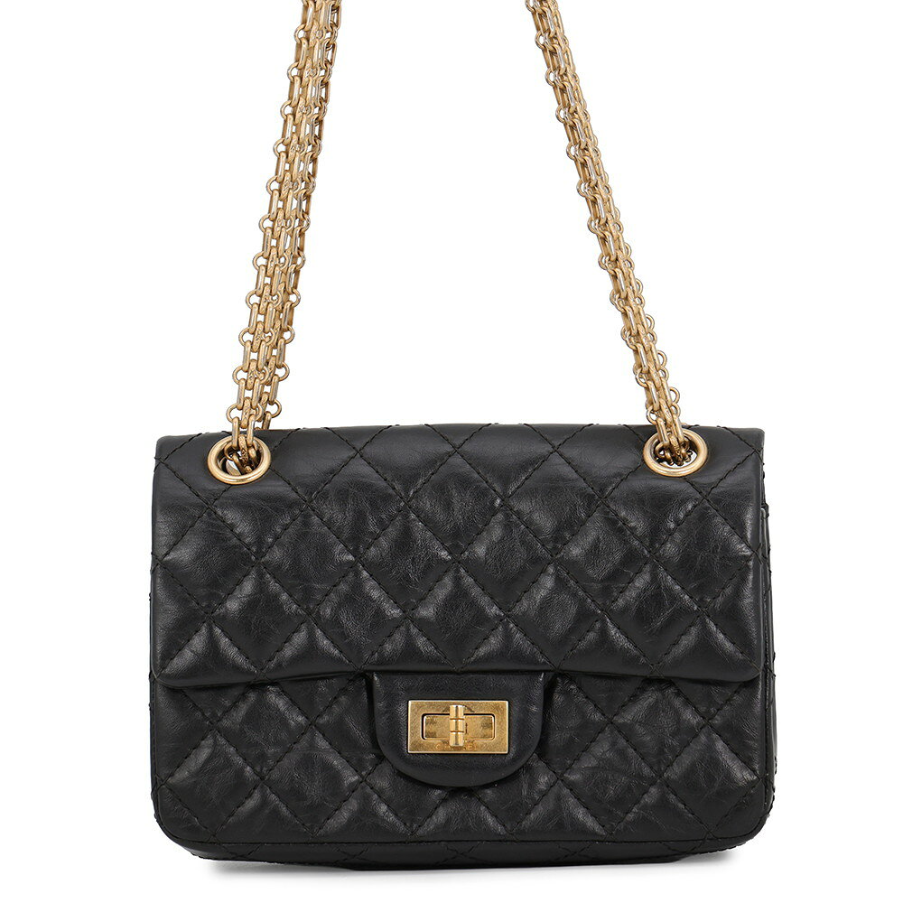 シャネル チェーンショルダーバッグ マトラッセ 2.55 ミニ エイジドカーフレザー AS0874 CHANEL 黒 取扱店舗 心斎橋本店 店舗一覧 店舗一覧はこちら＞ 商品番号11408178 ランク中古A ブランドシャネル 状態表面/スレ 内側/スレ 金具/スレ、打ちキズ、メッキ剥げにおい/特記するにおいなし 型番AS0874 色 ブラック 素材 エイジドカーフレザー 金具マットゴールド金具 サイズW20cm×H13cm×D7.5cm チェーンの長さ/一連112cm・二連63cm 重量440g 仕様バッグ開閉口/フラップ開閉 ファスナーポケット1 オープンポケット1 背面ポケット1 付属品 保存袋 製造番号29073*** 生産国イタリア 　　 　※腕時計の保証に関する注意事項 ◆当店保障の有無に関わらず、一部の腕時計においては正規店およびメーカーによる修理対応をお受けできない場合がございます。 その際は、当店提携の時計専門工房による修理にて対応させていただきます。 ◆当店が設けている保証期間後は有償修理となります。 ◆保証期間は商品ランクにより異なります。新品ランク・未使用ランクの場合、購入日より1年以内、それ以外のランクの場合、購入日より6ヶ月以内です。 ◆以下事項に関しましては保証期間内でも無償修理が受けられません。 ◆お客様による不注意や不適切な取扱による故障や損傷。 ◆ゼンマイ切れなどの故障。 ◆時計機械内部への水分などの侵入が原因となる故障や不具合。 ◆ケース、ベルト、風防、リューズなどの外装部の故障や損傷。 ◆地震、火災、水害、事故などによる故障や損傷。 ◆品質および機能上、許容範囲と当店が判断した視覚的現象。 ◆品質および機能に問題がないと当店および発売元メーカー、当店契約修理業者が判断した場合。 ◆お客様ご自身にて発売元やメーカーへの直接修理依頼をされた場合、その費用を当店に請求できません。 　　 ※ルイヴィトンに関する注意事項 ◆ルイヴィトンの取り組みにおいてNFC（ICチップ）の導入により、一部商品から製造番号の刻印がご確認できない場合がございますが、当店では正しい知識のあるバイヤーにて鑑定済みの商品を販売しておりますのでご安心ください。 ◆同じモデルの商品であっても、ルイヴィトンの仕様変更「マイナーチェンジ」により、ページ掲載の写真や仕様と異なる場合があります。 ◆新品ランクの状態でも多少の細かい傷（金具やパインピング等）がございます。（製造工程上やむを得ず細かなスレが生じると直営店から回答がありました。直営店で購入される場合でもこのような傷が見受けられることがあります。) ◆製造国は商品によって異なりますのでご指定いただけません。 ◆米国で製造されたモデルには製造国の刻印がない場合があります。 ◆ヌメ革が使用されている商品の場合、使用せずとも時間の経過と共にヌメ革の色が焼ける性質を持っています。一部新品ランクの商品でも若干色が焼けている場合がありますので、予めご了承の上ご購入いただければ幸いです。 ◆新品ランクの商品でも検品時より傷等が目立つ場合は「未使用ランク」に格付けしております。 ◆プリントや柄が入っている商品は、ページ上の商品画像とお届けする商品と多少配色が違う場合がございます。 ◆素材説明書は新品ランク、かつ在庫がある場合のみ同梱しております。 ◆付属品は、商品詳細情報の付属品欄に記載のある物のみとなります。 ◆不明点ございましたらお問合わせ先までご連絡ください。Tel：0120-098-082 当店取り扱い商品は、実店舗・他通販サイトにも掲載を行っており在庫を共有しております。 商品の性質上すべて一点物となるため、ご注文が確定した場合でも欠品となることもございます。 その際は当店よりご連絡をさせていただきます。 *Import taxes are not included.*We do not ship exotic leather items that does not comes with CITES. *The credit card name, the order name, and the recipient name must match.シャネル チェーンショルダーバッグ マトラッセ 2.55 ミニ エイジドカーフレザー AS0874 CHANEL 黒 【安心保証】 【中古】