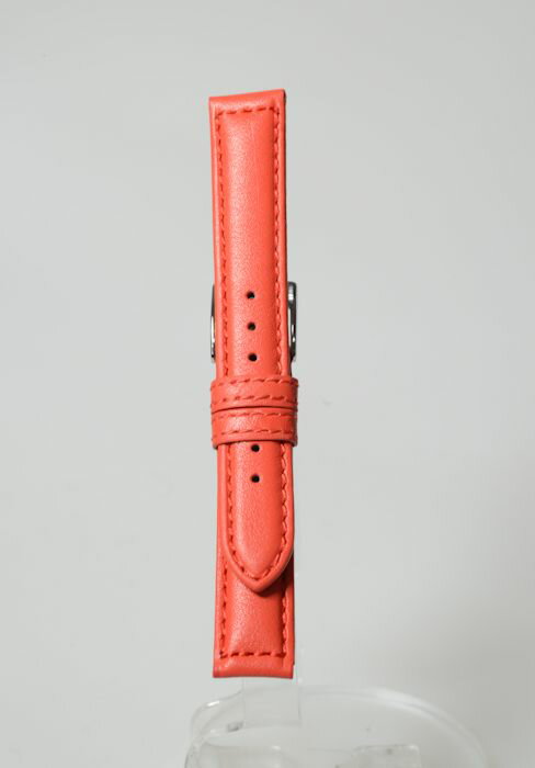 牛革 - 厚手・ラグステッチ 【　色　】赤 【ステッチ】ラグステッチ 【サイズ】17.18-16mm（表示：ベルト幅-尾錠巾） 【表素材】牛革 【裏素材】牛革 【厚　さ】約 5-3mm 【仕立て】半へり返し 【親　長】約75mm 【剣先長】約115mm 【製　作】松重オリジナル / made in CHINA ※このベルトは裏地に牛革が使われており、アレルギー体質、肌の弱い方にはおすすめ出来ません。