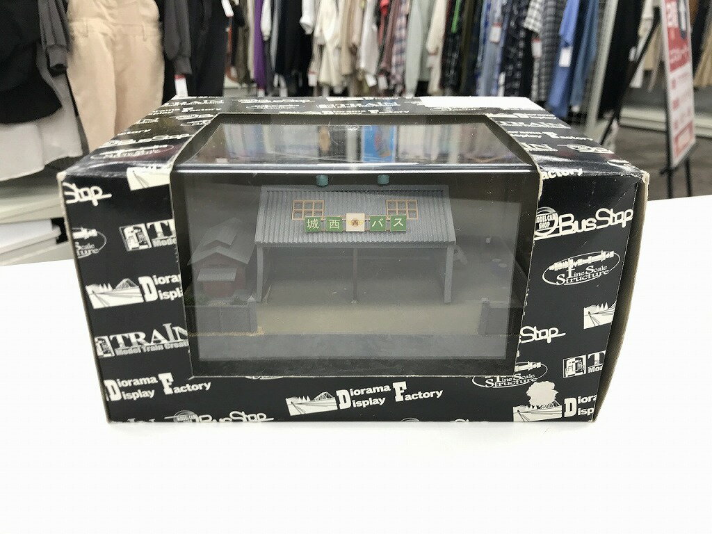 DDF(ディディエフ) タイムスリップジオラマ「旧型バス車庫」 ★レトロ★ TSD-003 【中古】