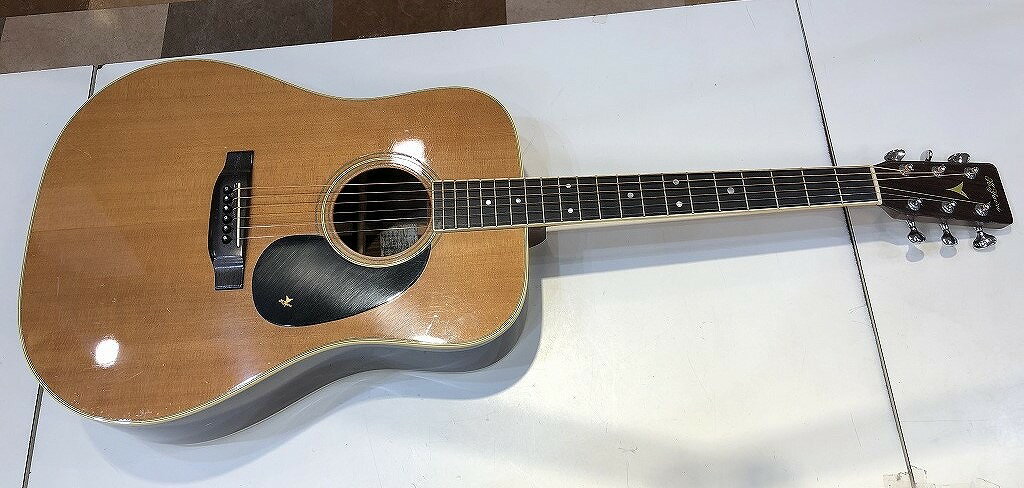 【ご注意】商品は店頭・他ネットショップでも販売しておりますので、ご注文をいただいても売り切れの場合がございます。ご了承ください。ブランド名ケー・ヤイリ K.Yairi商品名アコースティックギター DY-35シリアル番号41867商品説明弦交換・簡易メンテナンス済みです。 ラベルの状態に難あり。年式不明です。 ホール内上部にサインと91'の記載あり。 ハードケース状態難あります。付属品ハードケース※主な付属品を記載するようしております。中古品の特性上、全ての付属品の正確な記載が難しいため詳細は掲載の写真にてご確認ください。付属品は写真にて【全て】掲載しておりますコンディションレベルB（並品）コンディションの備考【全体】目立つ箇所や場所にキズや擦れ・汚れなどが見当たり、素材自体のコンディション劣化の見られる商品ですが、まだお使い頂ける商品です。※お客様のご都合による返品は受け付けておりません。※目立つキズ、汚れ等は写真等で記載するよう心がけておりますが、中古品の特性上、細かいキズ・汚れ等を全ては表記できません。表記コンディションをご理解のうえ、ご購入くださいませ配送方法佐川ラージ便(大きさ200cm)商品番号osd122693653在庫お問合せ先【ワットマンテック OSC湘南シティ店】　0463-73-7677【ご注意】当社オンラインショップ以外で情報、商品写真、画像、文章等を無断で転用しているページは偽サイトであり当店とは一切関係がございませんのでご注意ください。接続先のURLをご確認ください。楽天市場URL：https://www.rakuten.co.jp/楽天市場商品ページ：https://item.rakuten.co.jp/●●●《ケー・ヤイリ》K.Yairiアコースティックギター DY-35 m1188663872