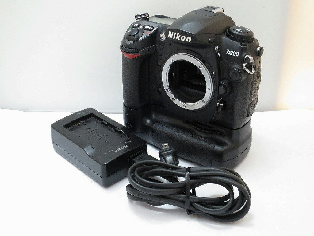 ニコン Nikon デジタル一眼レフ D200 【中古】