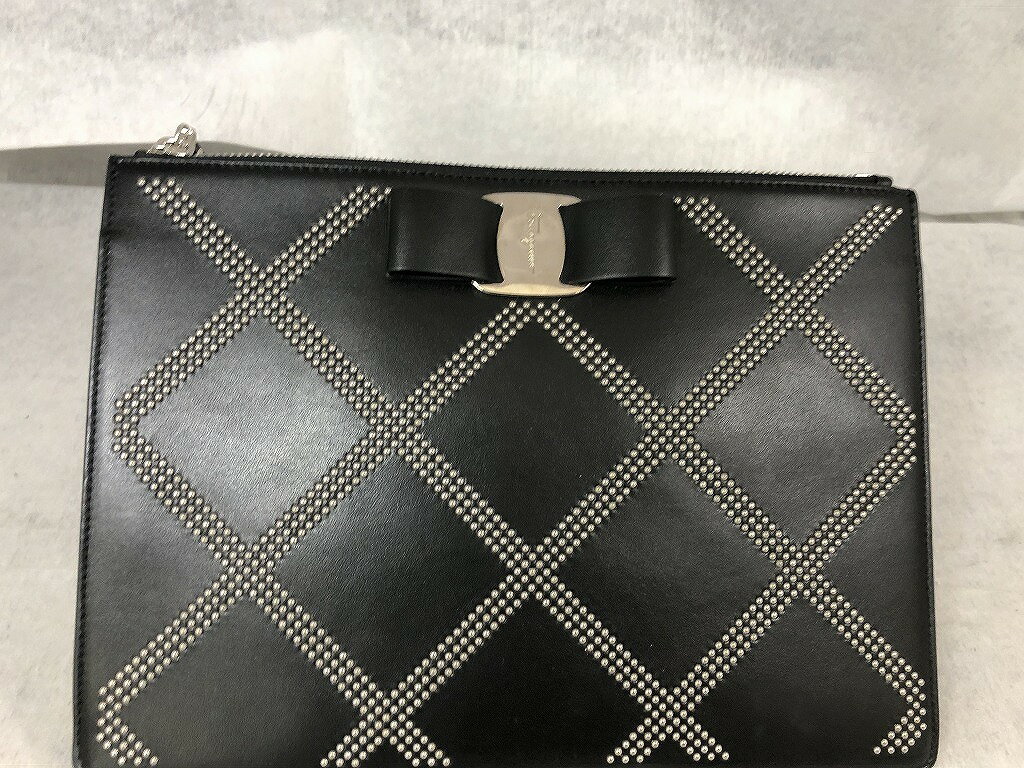 【11/20(木)20時〜全品ポイント10倍！要エントリー！】サルヴァトーレフェラガモ Salvatore Ferragamo クラッチバッグ ブラック DP-22D756 【中古】