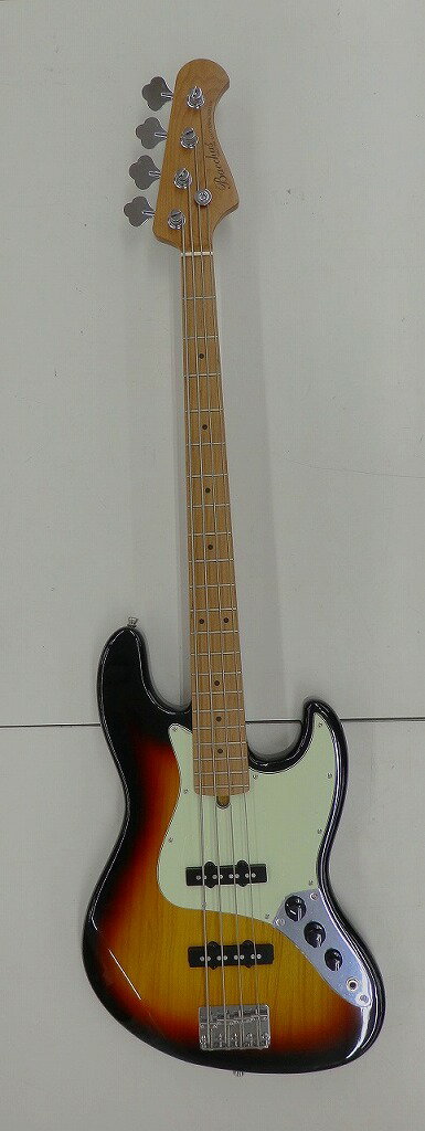 【ご注意】商品は店頭・他ネットショップでも販売しておりますので、ご注文をいただいても売り切れの場合がございます。ご了承ください。ブランド名バッカス Bacchus商品名エレキベース BJB-1-RSM商品説明エントリークラスながら、ローステッドメイプルネック＋指板を採用。ミントグリーンのピックガードとも相まって、ヴィンテージライクな風格のある存在感を湛えています。付属品ソフトケース※主な付属品を記載するようしております。中古品の特性上、全ての付属品の正確な記載が難しいため詳細は掲載の写真にてご確認ください。付属品は写真にて【全て】掲載しております保証期間3ヶ月（返金保証）コンディションレベルB（並品）コンディションの備考【全体】目立つ箇所や場所にキズや擦れ・汚れなどが見当たり、素材自体のコンディション劣化の見られる商品ですが、まだお使い頂ける商品です。※お客様のご都合による返品は受け付けておりません。※目立つキズ、汚れ等は写真等で記載するよう心がけておりますが、中古品の特性上、細かいキズ・汚れ等を全ては表記できません。表記コンディションをご理解のうえ、ご購入くださいませ配送方法宅配便商品番号hgd122716311在庫お問合せ先【ワットマンテック本郷台】　045-897-5157【ご注意】当社オンラインショップ以外で情報、商品写真、画像、文章等を無断で転用しているページは偽サイトであり当店とは一切関係がございませんのでご注意ください。接続先のURLをご確認ください。楽天市場URL：https://www.rakuten.co.jp/楽天市場商品ページ：https://item.rakuten.co.jp/●●●《バッカス》Bacchusエレキベース BJB-1-RSM u1205062493