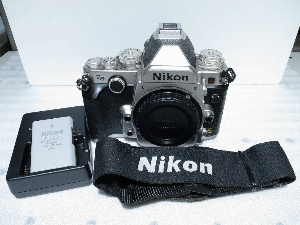 ニコン Nikon デジタル一眼レフ Df 【中古】