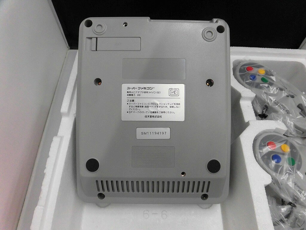 �ڷ���ͭ��� �˥�ƥ�ɡ� Nintendo �����ѡ��ե��ߥ��� SHVC-001 ����š�