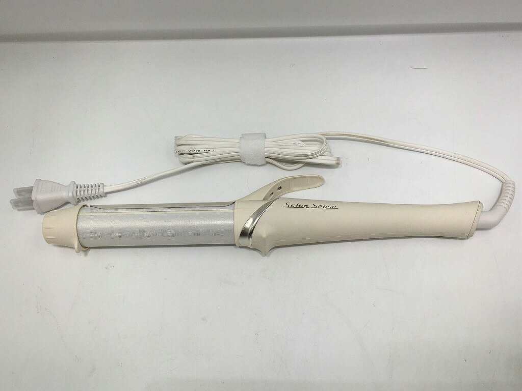 【ご注意】商品は店頭・他ネットショップでも販売しておりますので、ご注文をいただいても売り切れの場合がございます。ご了承ください。ブランド名コイズミ KOIZUMI商品名ヘアアイロン KHR-1230商品説明パイプ径：32mm温度設定：約80〜200度立ち上がり約30秒で100度に到達「シルキーモイスト加工」年式：2023年※商品は画像にあるもので全てです。付属品本体のみ※主な付属品を記載するようしております。中古品の特性上、全ての付属品の正確な記載が難しいため詳細は掲載の写真にてご確認ください。付属品は写真にて【全て】掲載しておりますコンディションレベルB（並品）コンディションの備考【全体】目立つ箇所や場所にキズや擦れ・汚れなどが見当たり、素材自体のコンディション劣化の見られる商品ですが、まだお使い頂ける商品です。※お客様のご都合による返品は受け付けておりません。※目立つキズ、汚れ等は写真等で記載するよう心がけておりますが、中古品の特性上、細かいキズ・汚れ等を全ては表記できません。表記コンディションをご理解のうえ、ご購入くださいませ配送方法宅配便商品番号tmd123735243在庫お問合せ先【ワットマンテック横浜鶴ヶ峰店】　045-958-0451【ご注意】当社オンラインショップ以外で情報、商品写真、画像、文章等を無断で転用しているページは偽サイトであり当店とは一切関係がございませんのでご注意ください。接続先のURLをご確認ください。楽天市場URL：https://www.rakuten.co.jp/楽天市場商品ページ：https://item.rakuten.co.jp/●●●《コイズミ》KOIZUMIヘアアイロン KHR-1230 d1222105536