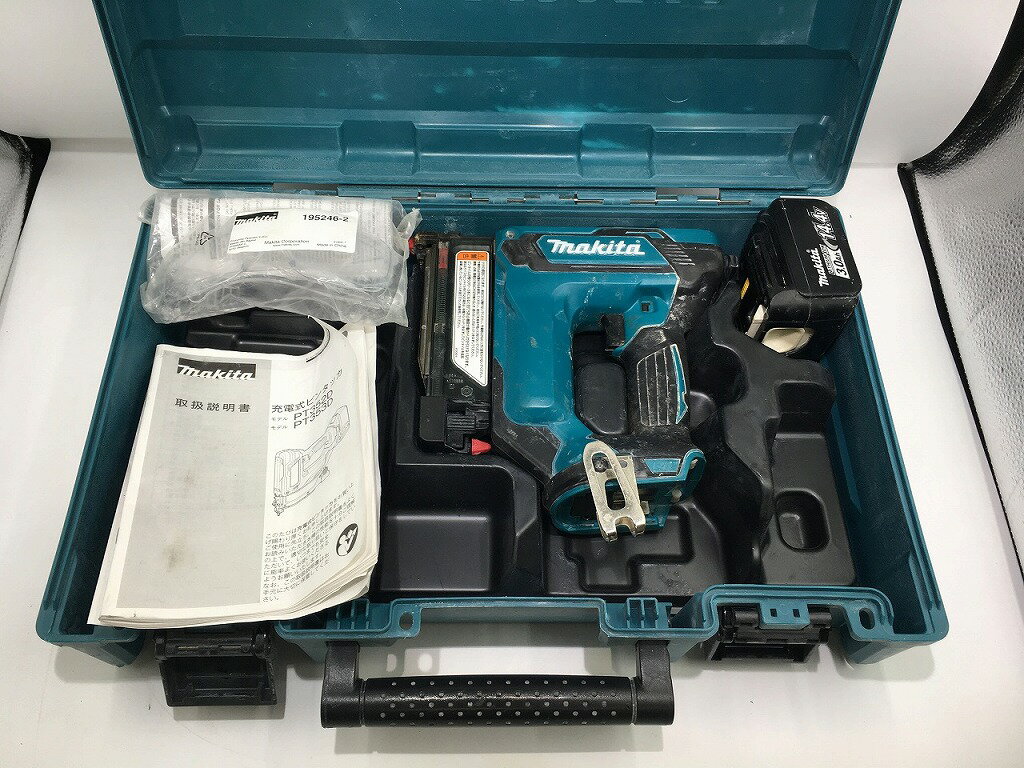 【ご注意】商品は店頭・他ネットショップでも販売しておりますので、ご注文をいただいても売り切れの場合がございます。ご了承ください。ブランド名マキタ makita商品名ピンタッカー PT352D商品説明DC14.4V仕様15,18,25,30,35mmに対応バッテリー×1充電器なし※商品は画像にあるもので全てです。付属品取扱説明書,バッテリー,保護メガネ、ケース※主な付属品を記載するようしております。中古品の特性上、全ての付属品の正確な記載が難しいため詳細は掲載の写真にてご確認ください。付属品は写真にて【全て】掲載しておりますコンディションレベルB（並品）コンディションの備考【全体】目立つ箇所や場所にキズや擦れ・汚れなどが見当たり、素材自体のコンディション劣化の見られる商品ですが、まだお使い頂ける商品です。※お客様のご都合による返品は受け付けておりません。※目立つキズ、汚れ等は写真等で記載するよう心がけておりますが、中古品の特性上、細かいキズ・汚れ等を全ては表記できません。表記コンディションをご理解のうえ、ご購入くださいませ配送方法宅配便商品番号tmd123735372在庫お問合せ先【ワットマンテック横浜鶴ヶ峰店】　045-958-0451【ご注意】当社オンラインショップ以外で情報、商品写真、画像、文章等を無断で転用しているページは偽サイトであり当店とは一切関係がございませんのでご注意ください。接続先のURLをご確認ください。楽天市場URL：https://www.rakuten.co.jp/楽天市場商品ページ：https://item.rakuten.co.jp/●●●《マキタ》makitaピンタッカー PT352D f1222105236